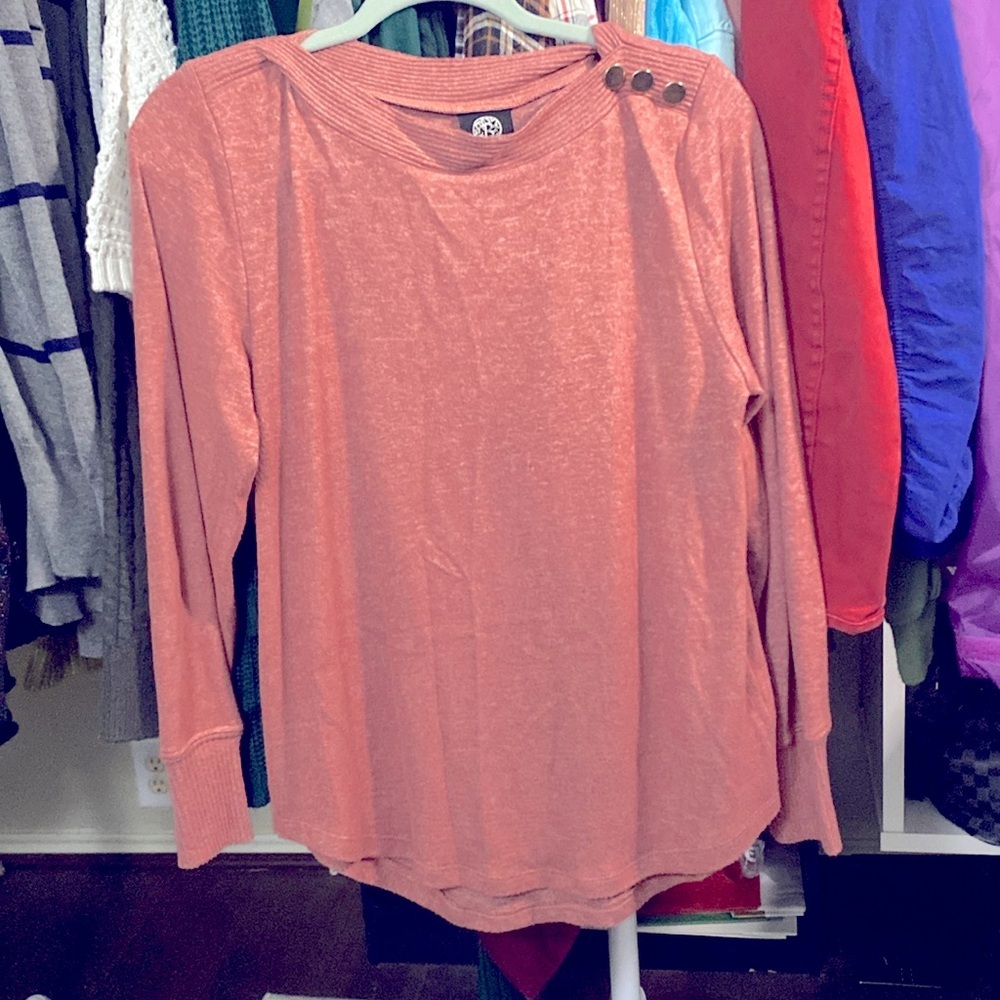 Bobeau Dark Rose Scoop Hem Button Detail sweater